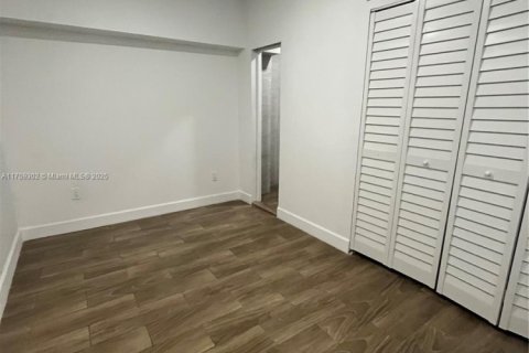 Immobilier commercial à louer à Plantation, Floride: 153.75 m2 № 1977263 - photo 13