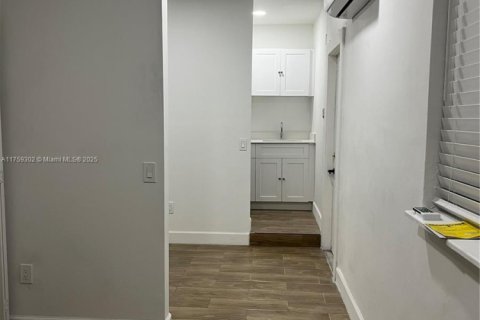 Immobilier commercial à louer à Plantation, Floride: 153.75 m2 № 1977263 - photo 5