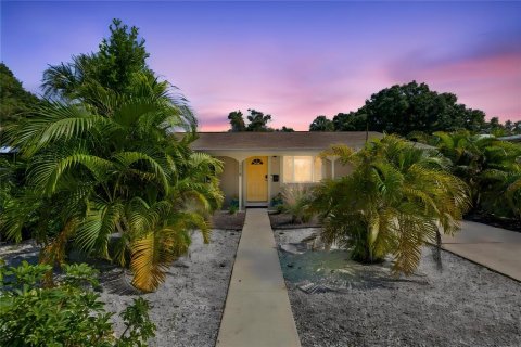 Villa ou maison à Saint Petersburg, Floride 4 chambres, 115.94 m2 № 2431160