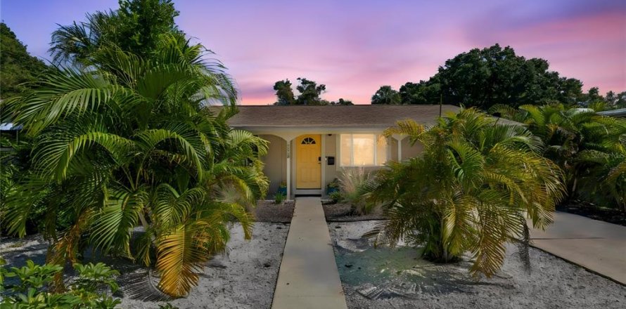 Villa ou maison à Saint Petersburg, Floride 4 chambres, 115.94 m2 № 2431160