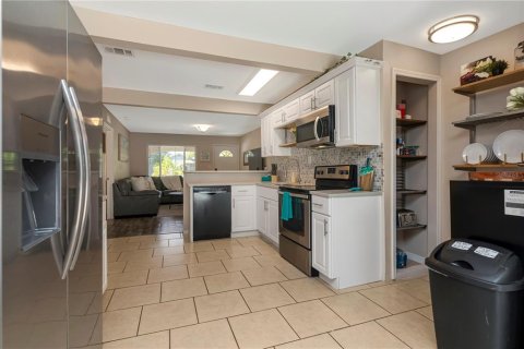 Villa ou maison à vendre à Saint Petersburg, Floride: 4 chambres, 115.94 m2 № 2431160 - photo 10