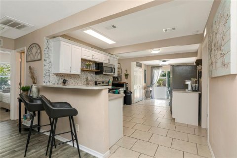 Villa ou maison à vendre à Saint Petersburg, Floride: 4 chambres, 115.94 m2 № 2431160 - photo 8