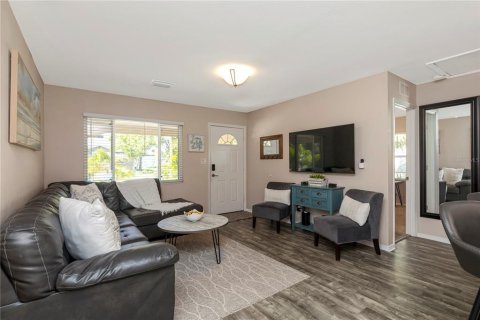 Villa ou maison à vendre à Saint Petersburg, Floride: 4 chambres, 115.94 m2 № 2431160 - photo 6