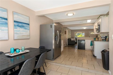 Villa ou maison à vendre à Saint Petersburg, Floride: 4 chambres, 115.94 m2 № 2431160 - photo 15