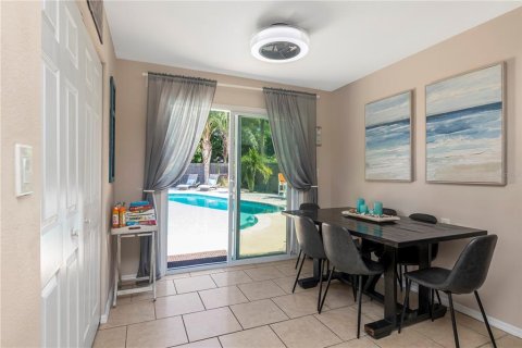 Villa ou maison à vendre à Saint Petersburg, Floride: 4 chambres, 115.94 m2 № 2431160 - photo 14