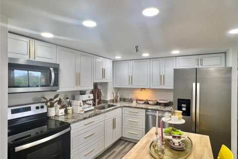 Condo in Orlando, Florida, 2 bedrooms  № 1629842 - photo 16