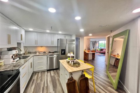Condo in Orlando, Florida, 2 bedrooms  № 1629842 - photo 15