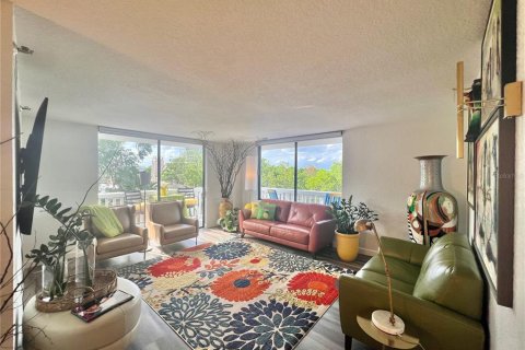 Condo in Orlando, Florida, 2 bedrooms  № 1629842 - photo 2