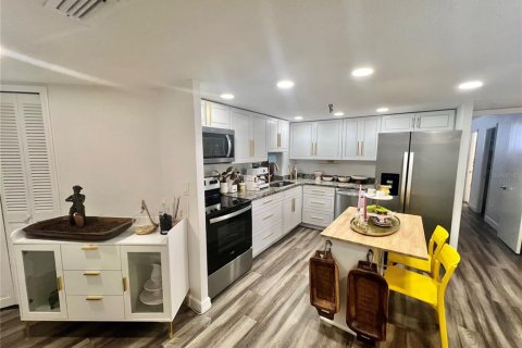 Condo in Orlando, Florida, 2 bedrooms  № 1629842 - photo 9