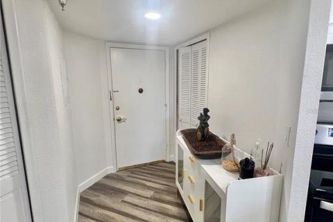 Condo in Orlando, Florida, 2 bedrooms  № 1629842 - photo 8