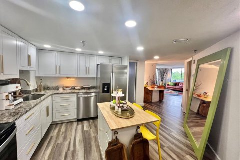 Condo in Orlando, Florida, 2 bedrooms  № 1629842 - photo 14