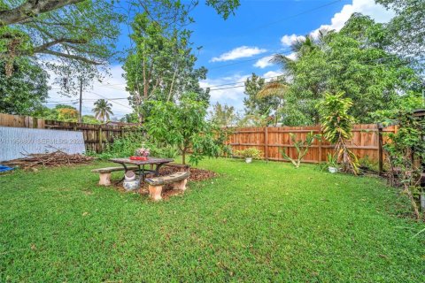 House in North Lauderdale, Florida 2 bedrooms, 88.72 sq.m. № 2011519 - photo 25