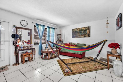 House in North Lauderdale, Florida 2 bedrooms, 88.72 sq.m. № 2011519 - photo 30