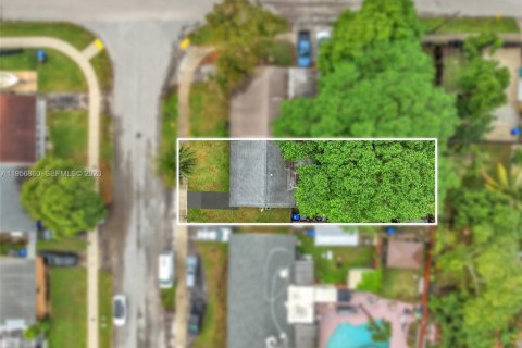 House in North Lauderdale, Florida 2 bedrooms, 88.72 sq.m. № 2011519 - photo 9