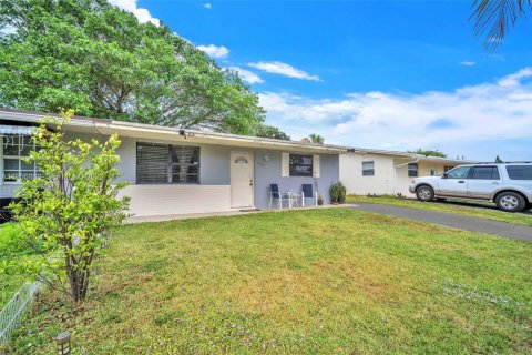 House in North Lauderdale, Florida 2 bedrooms, 88.72 sq.m. № 2011519 - photo 18