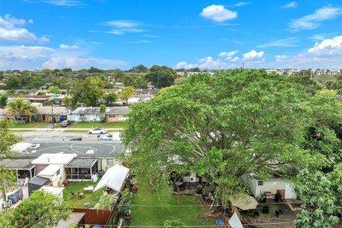 House in North Lauderdale, Florida 2 bedrooms, 88.72 sq.m. № 2011519 - photo 13