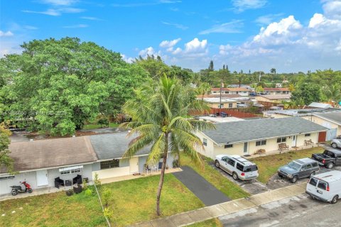 House in North Lauderdale, Florida 2 bedrooms, 88.72 sq.m. № 2011519 - photo 4