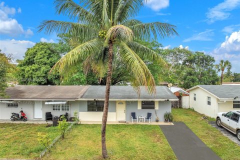 House in North Lauderdale, Florida 2 bedrooms, 88.72 sq.m. № 2011519 - photo 2