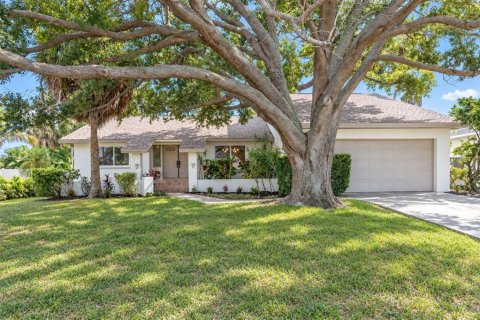 House in Tierra Verde, Florida 3 bedrooms, 192.4 sq.m. № 2367390
