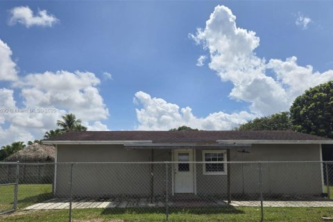 Apartamento en alquiler en Homestead, Florida, 2 dormitorios, 74.32 m2 № 1863688 - foto 1