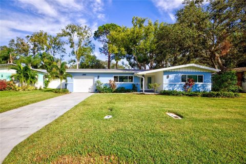 House in Dunedin, Florida 3 bedrooms, 144.56 sq.m. № 1447228 - photo 1