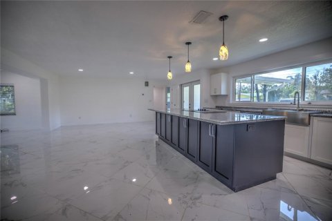 House in Dunedin, Florida 3 bedrooms, 144.56 sq.m. № 1447228 - photo 18