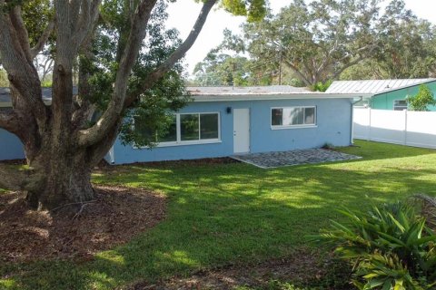 House in Dunedin, Florida 3 bedrooms, 144.56 sq.m. № 1447228 - photo 8