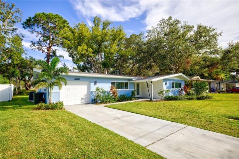 House in Dunedin, Florida 3 bedrooms, 144.56 sq.m. № 1447228 - photo 2