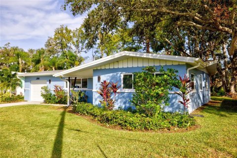House in Dunedin, Florida 3 bedrooms, 144.56 sq.m. № 1447228 - photo 3