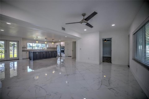 House in Dunedin, Florida 3 bedrooms, 144.56 sq.m. № 1447228 - photo 14