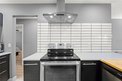 Condo in Sarasota, Florida, 2 bedrooms № 2111394 - photo 8