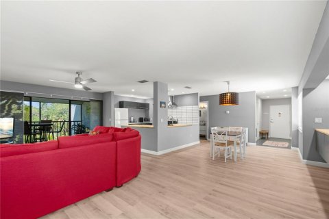 Condo in Sarasota, Florida, 2 bedrooms № 2111394 - photo 6