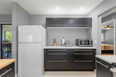 Condo in Sarasota, Florida, 2 bedrooms № 2111394 - photo 10