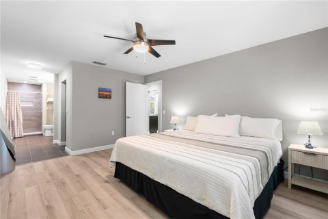 Condo in Sarasota, Florida, 2 bedrooms № 2111394 - photo 13