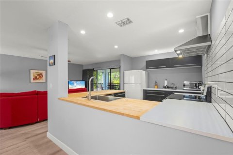 Condo in Sarasota, Florida, 2 bedrooms № 2111394 - photo 20