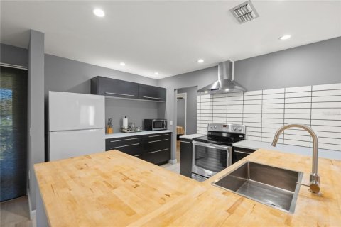 Condo in Sarasota, Florida, 2 bedrooms № 2111394 - photo 9
