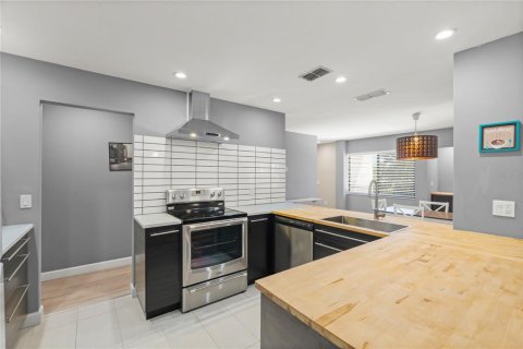 Condo in Sarasota, Florida, 2 bedrooms № 2111394 - photo 7