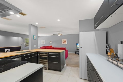 Condo in Sarasota, Florida, 2 bedrooms № 2111394 - photo 11