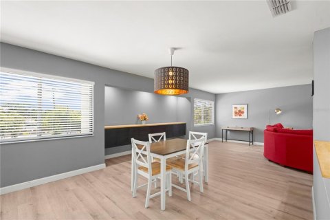 Condo in Sarasota, Florida, 2 bedrooms № 2111394 - photo 5