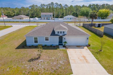 House in Palm Coast, Florida 3 bedrooms, 139.35 sq.m. № 1734521 - photo 1