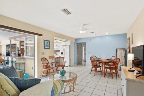 House in Placida, Florida 3 bedrooms, 168.8 sq.m. № 1139840 - photo 17