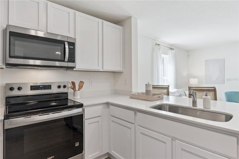 Townhouse in New Smyrna Beach, Florida 3 bedrooms, 135.92 sq.m. № 2204919 - photo 14