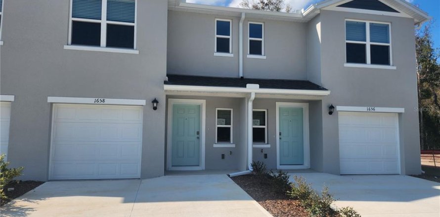 Townhouse in New Smyrna Beach, Florida 3 bedrooms, 135.92 sq.m. № 2204919