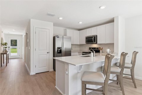 Townhouse in New Smyrna Beach, Florida 3 bedrooms, 135.92 sq.m. № 2204919 - photo 11