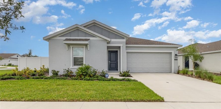 House in Lake Wales, Florida 3 bedrooms, 144.46 sq.m. № 1918070