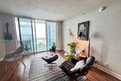 Снять в аренду кондоминиум в Холливуд, Флорида 1 спальня, 103.4м2, № 2004281 - фото 6