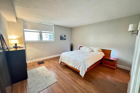 Снять в аренду кондоминиум в Холливуд, Флорида 1 спальня, 103.4м2, № 2004281 - фото 15