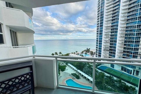 Снять в аренду кондоминиум в Холливуд, Флорида 1 спальня, 103.4м2, № 2004281 - фото 2