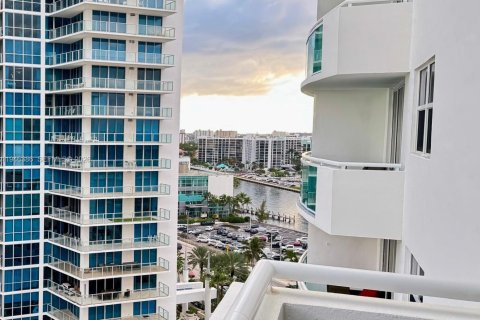 Снять в аренду кондоминиум в Холливуд, Флорида 1 спальня, 103.4м2, № 2004281 - фото 4