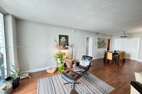 Снять в аренду кондоминиум в Холливуд, Флорида 1 спальня, 103.4м2, № 2004281 - фото 7